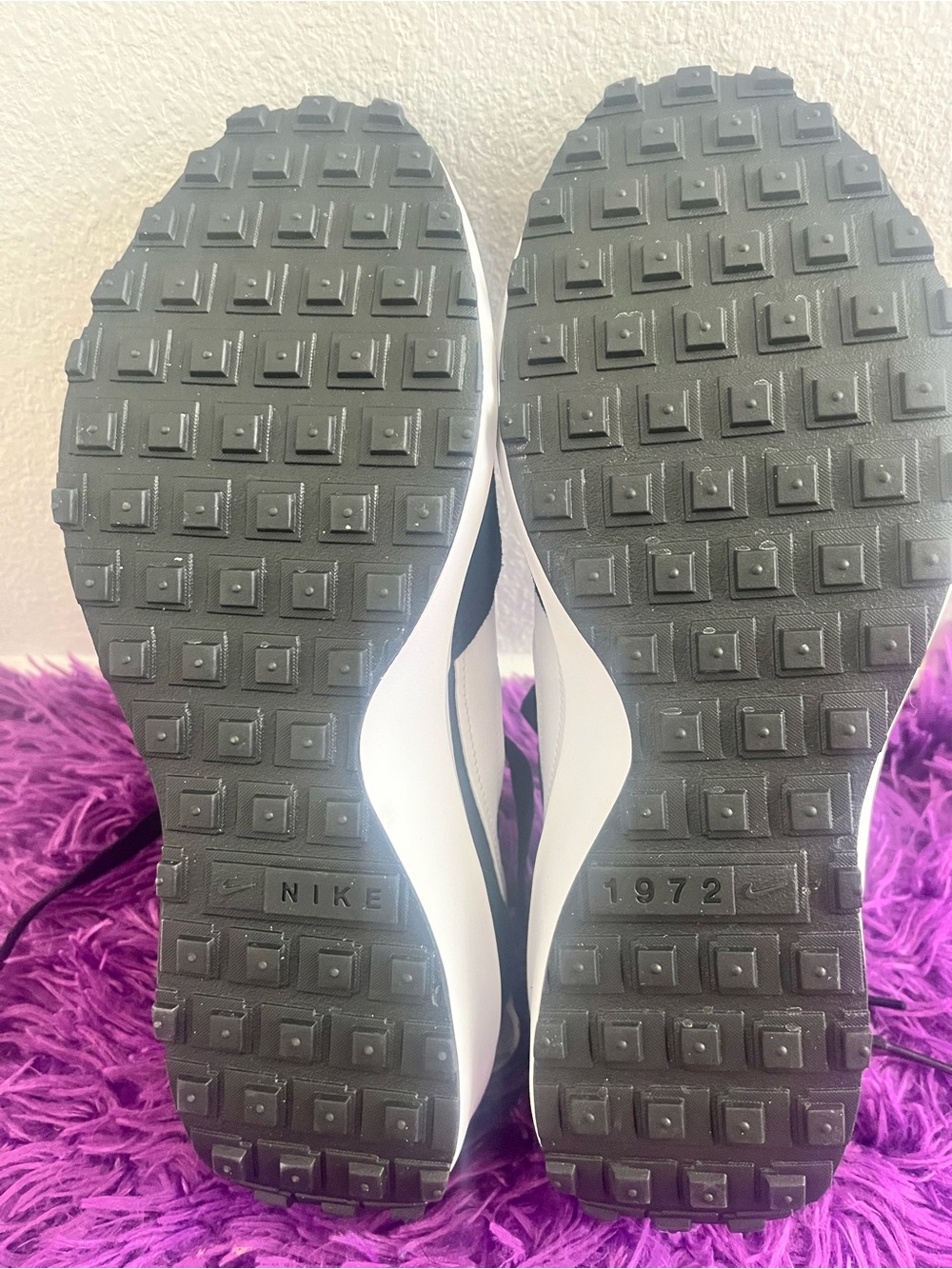 Nike Women’s Black & White Low-Top Sneakers - Picture 5 of 8